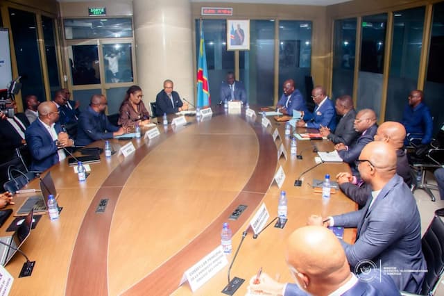 Réunion au Ministère des PT-N autour du financement de la transformation numérique par la Banque mondiale et l’AFD.
