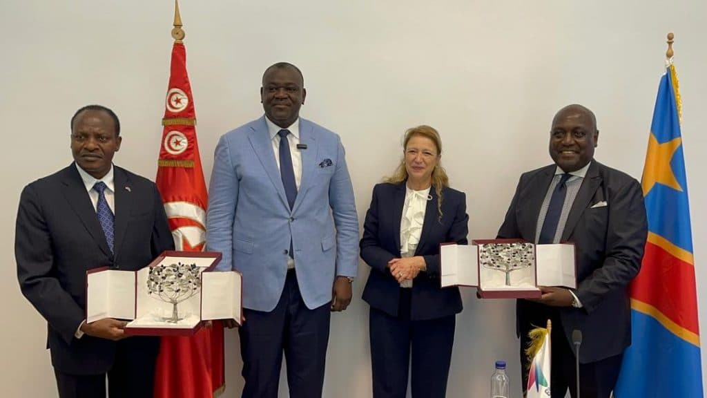 Augustin Kibassa Maliba accueilli à son arrivée à l'aéroport de Tunis par l'ambassadeur de la RDC et des officiels tunisiens.