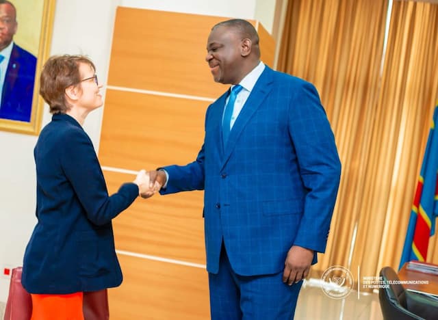 Photo officielle de l’audience entre le Ministre des PTN et l’Ambassadrice britannique